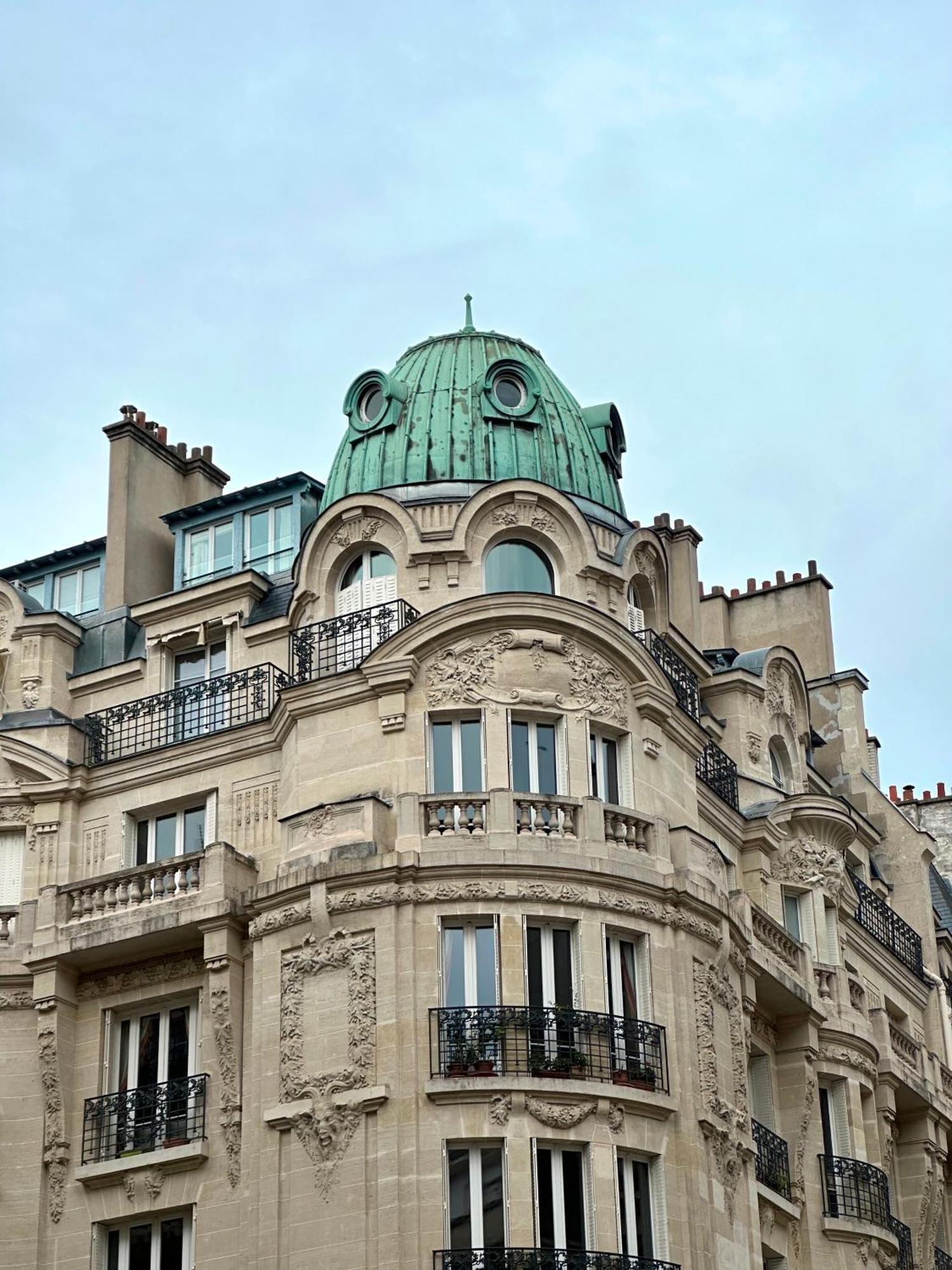 Elegant Near Trocadero