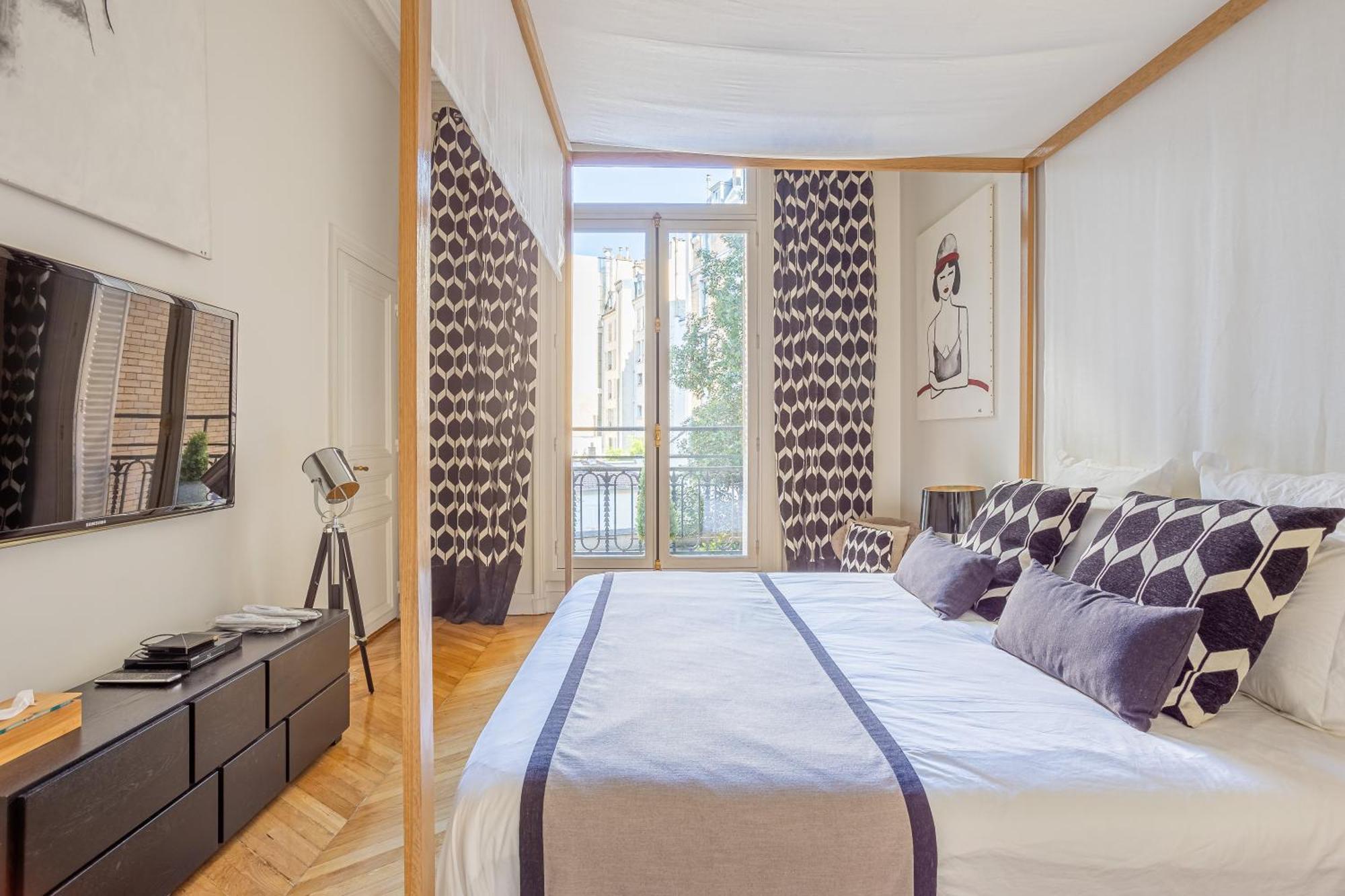 Prestigious Trocadero Apartment *