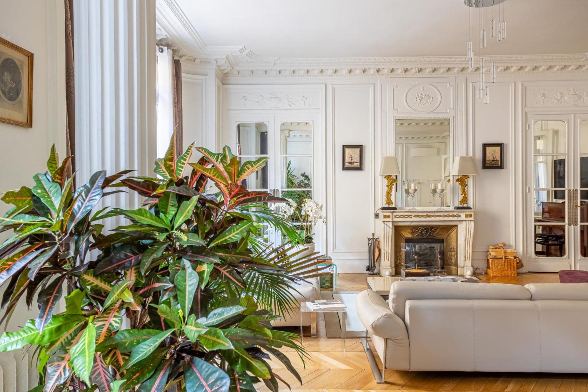 Prestigious Trocadero Apartment Paris
