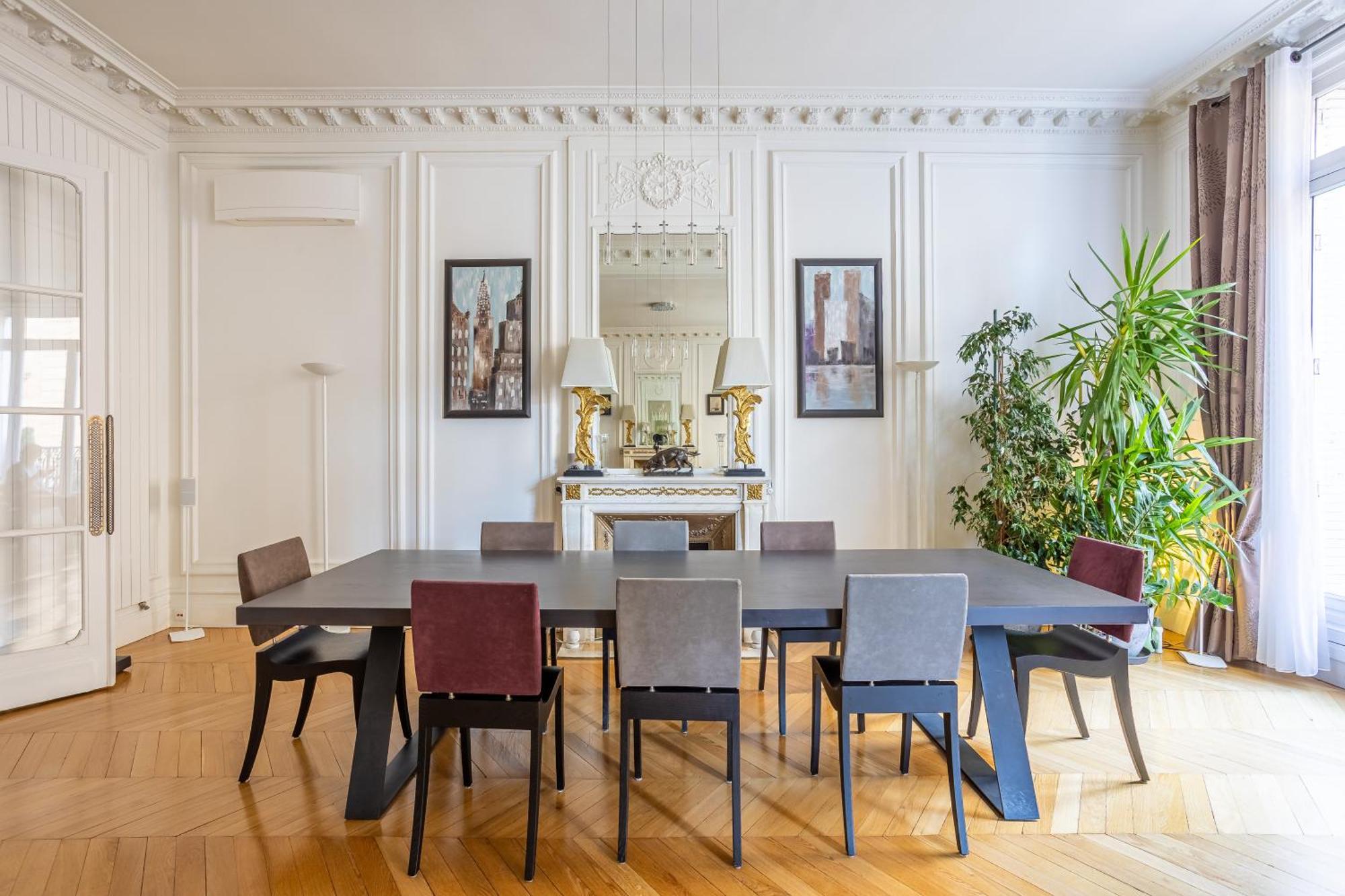 Prestigious Trocadero *