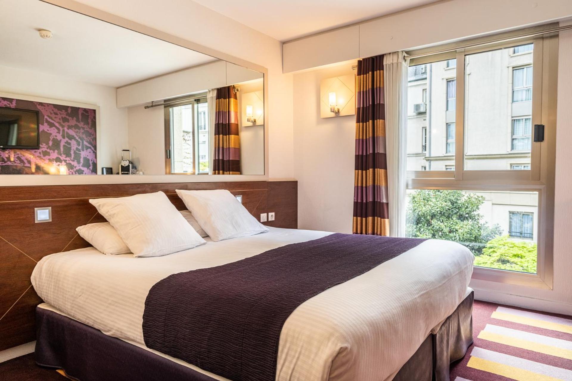 Hotel Ampere 4*
