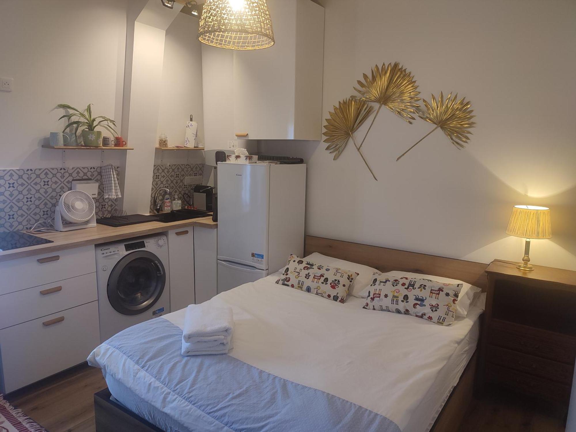 Apartment Studio, Place De La Nation, 1mn A Pied Du Metro 1,2,6,9 Et Rer A *