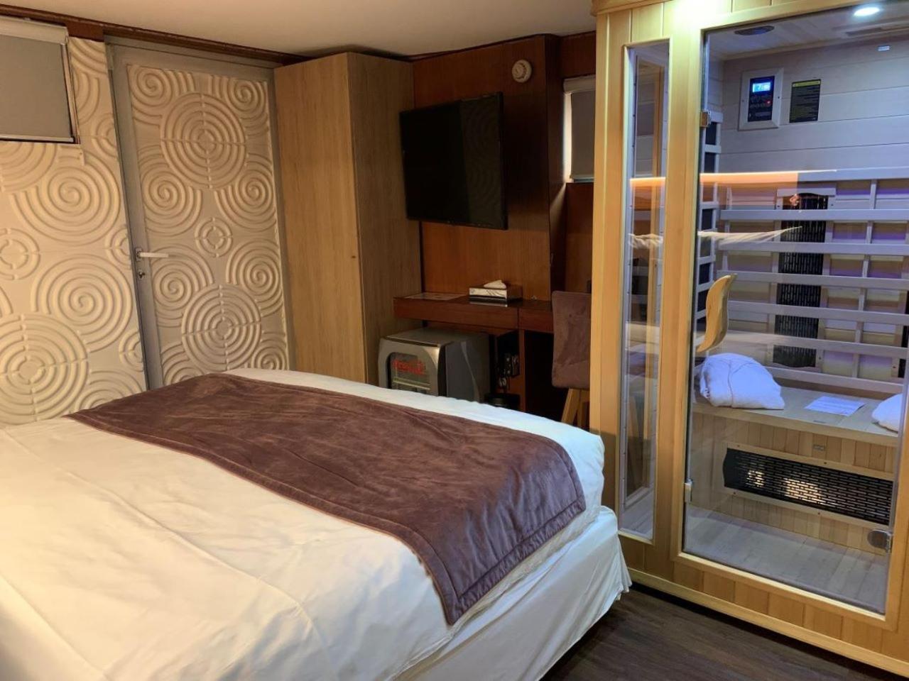 Vip Yacht 2*