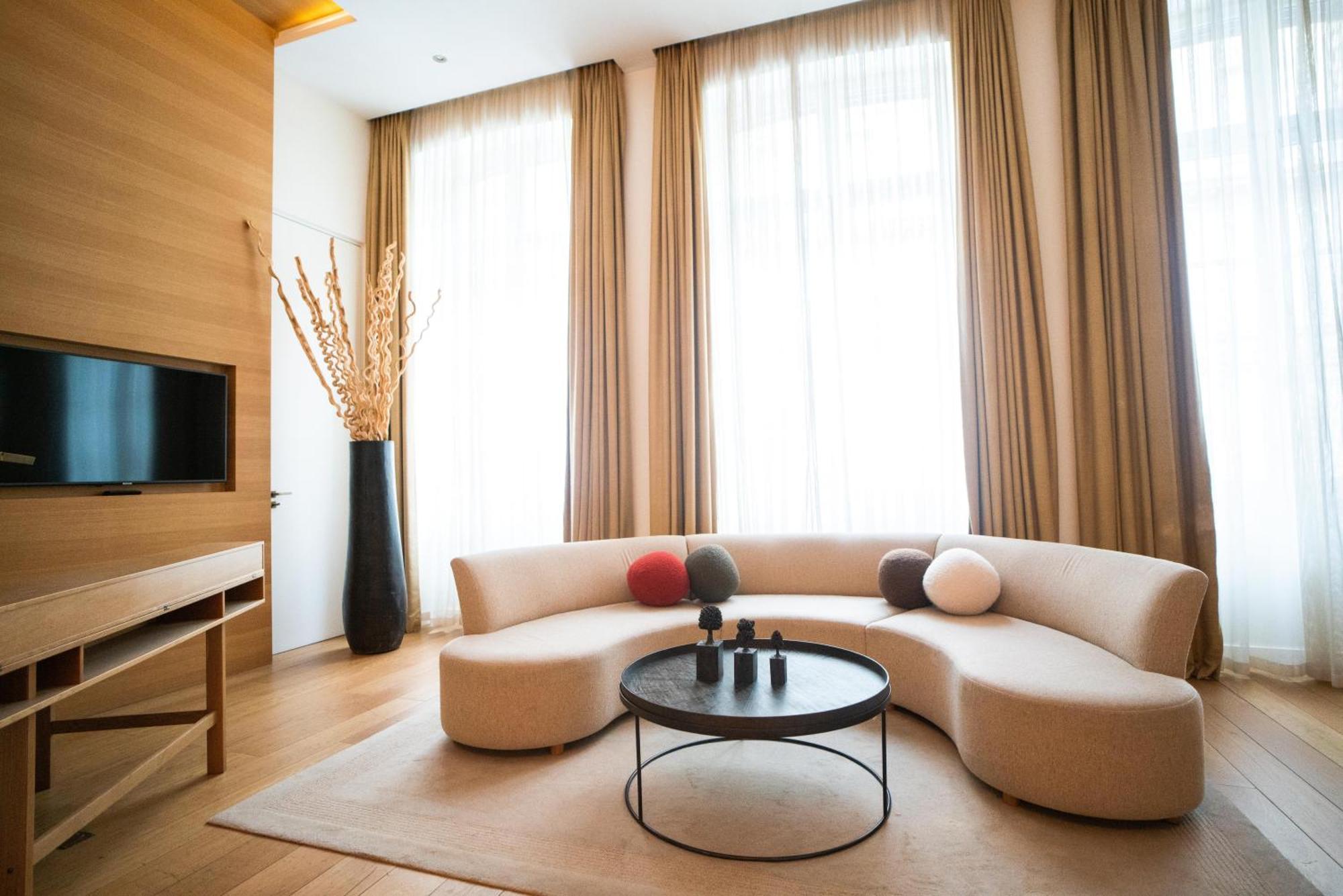 Hotel Marignan Champs-elysées 5*