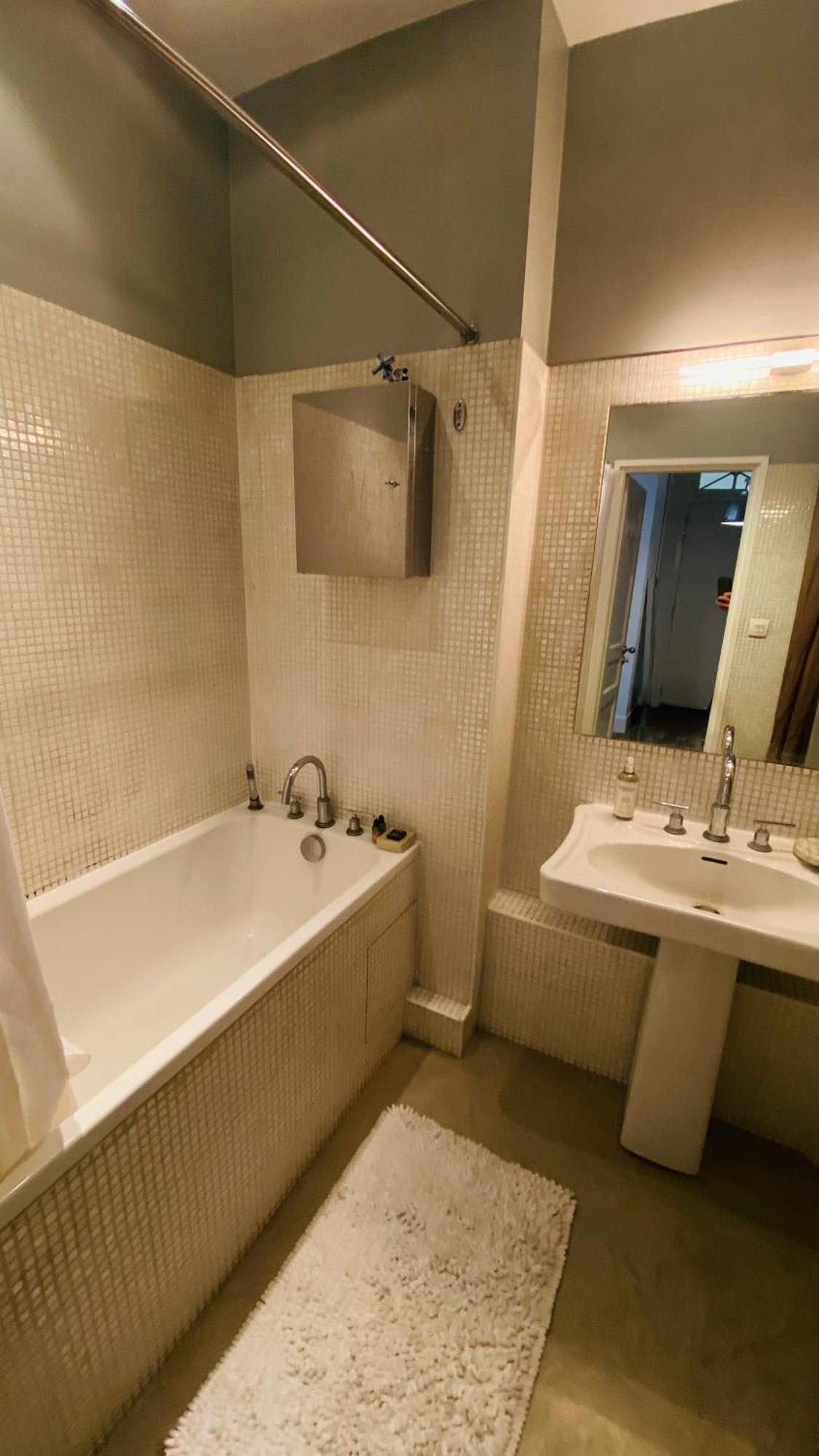 Lepic, Luxury Flat In Montmartre With Private Terrasse-appartement Entier Appartement Paris