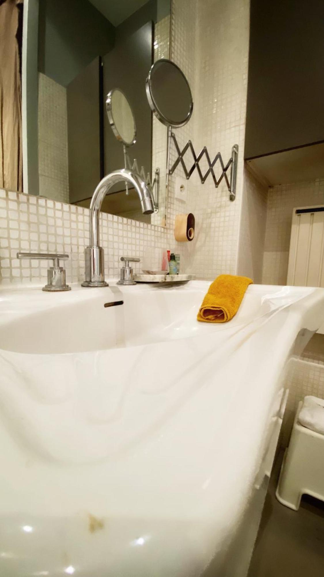 Lepic, Luxury Flat In Montmartre With Private Terrasse-appartement Entier Appartement Paris