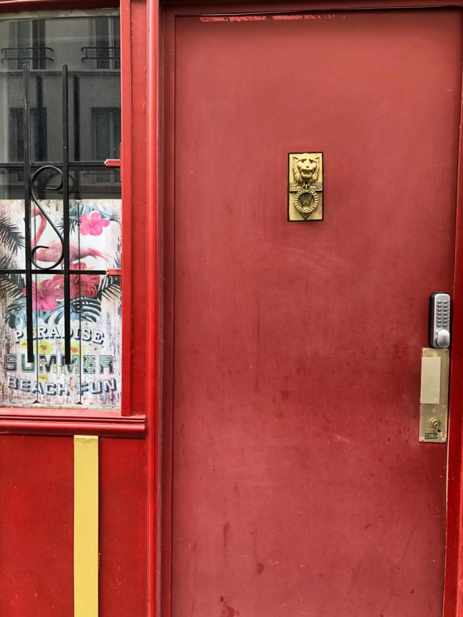 Guesthouse Familial Pour 2,3,4 Personnes De 44M2- Accessible Handic -Rez De Chaussee-Vues Sur Rue Et Patio Prive - Sejour, Chambre Separee-Cuisine,Salle De Bain,Lit Double Et Canape-Lit 2Pers-Entree De La Rue Berzelius-5 Minutes Du Metro Brochant-Lig * Paris