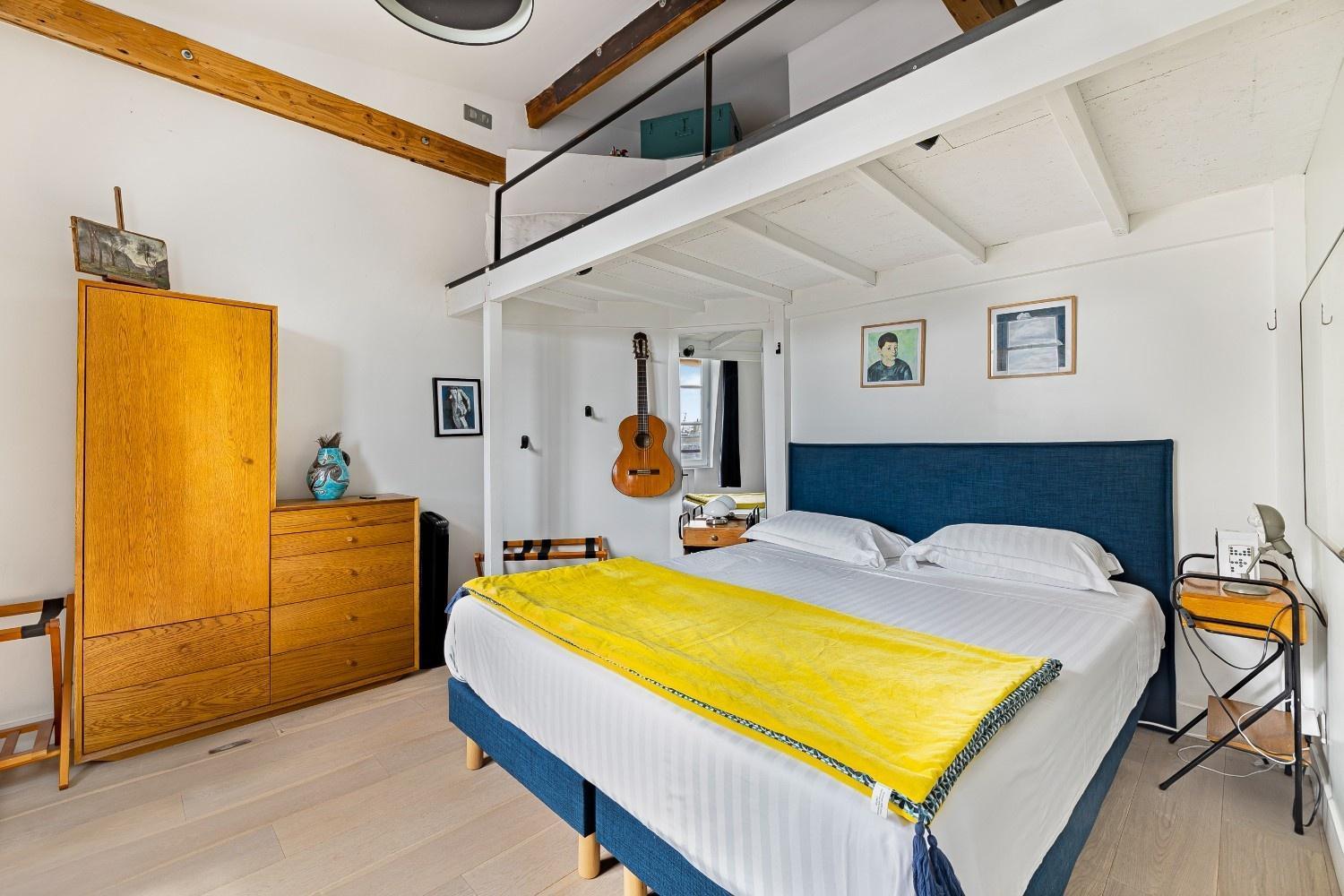 Apartment Place Des Vosges Paris