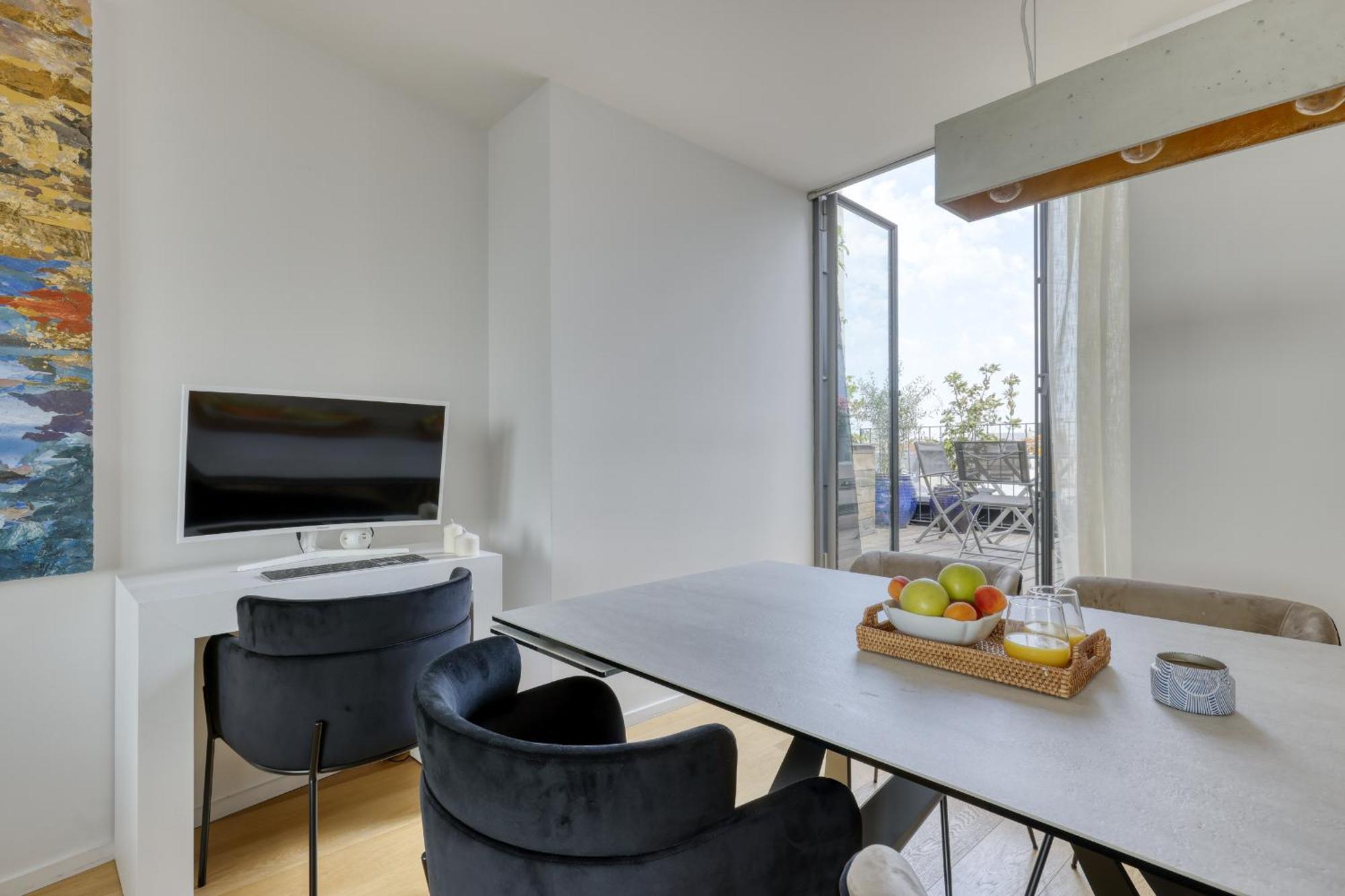 Luxury Penthouse With A/c Terrace & View-le Marais Apartment