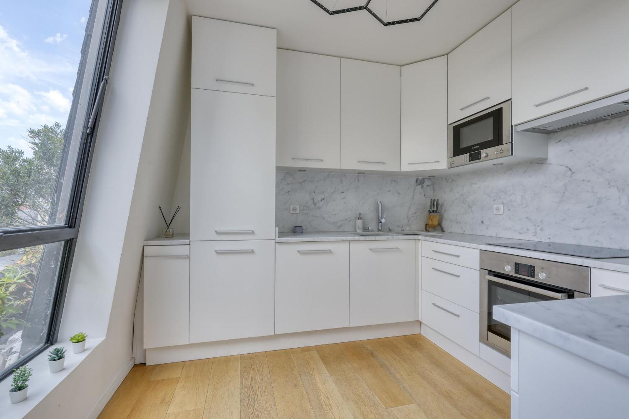 Luxury Penthouse With A/c Terrace & View-le Marais Paris