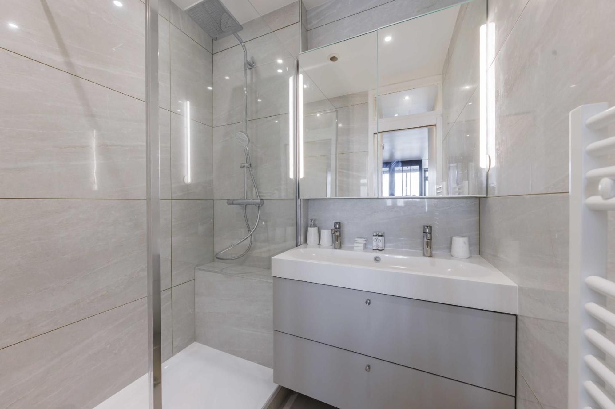 Comfortable Flat - 1br-4p - Place De Clichy Appartement Paris