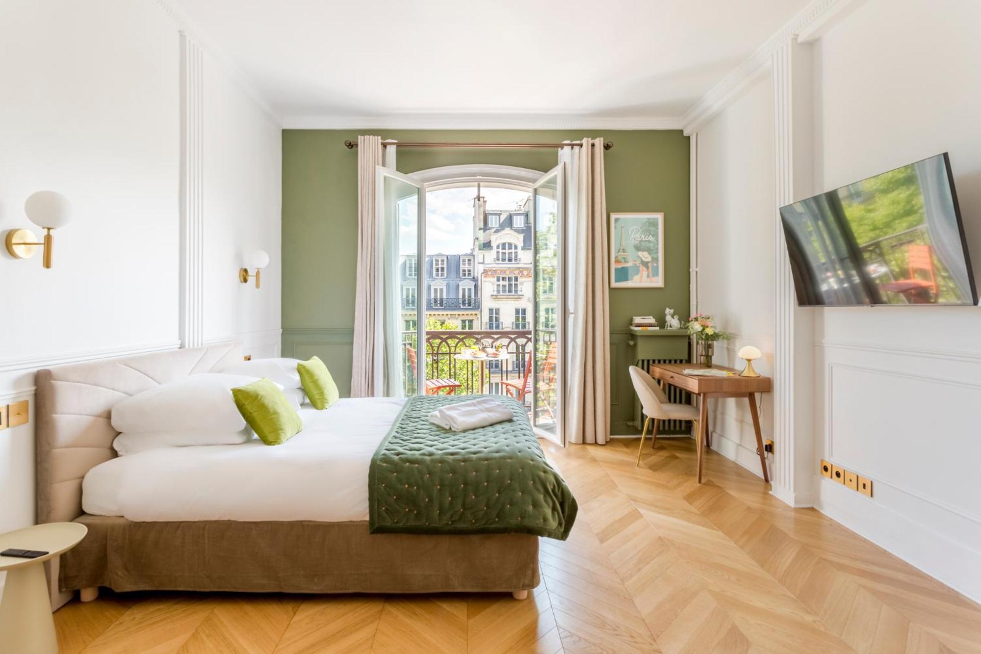 Sunny Balcony - Near Place Vendome Apartment *