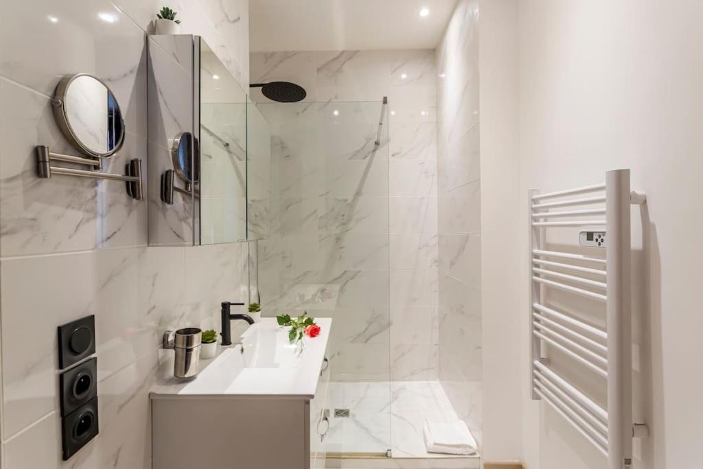 Apartment Paris, Tour Eiffel, Champs Elysees *