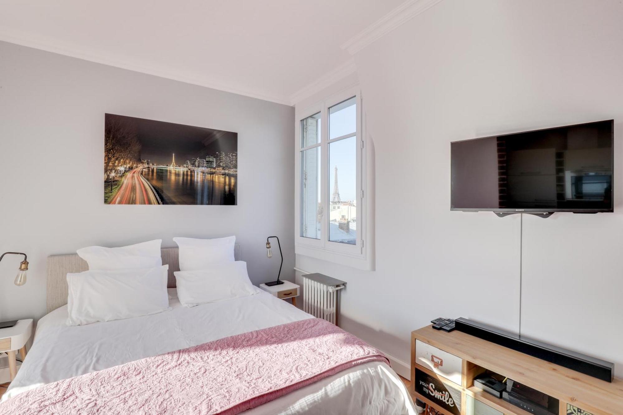 Eiffel Tower View + Terrace Saint Germain Des Pres Apartment *