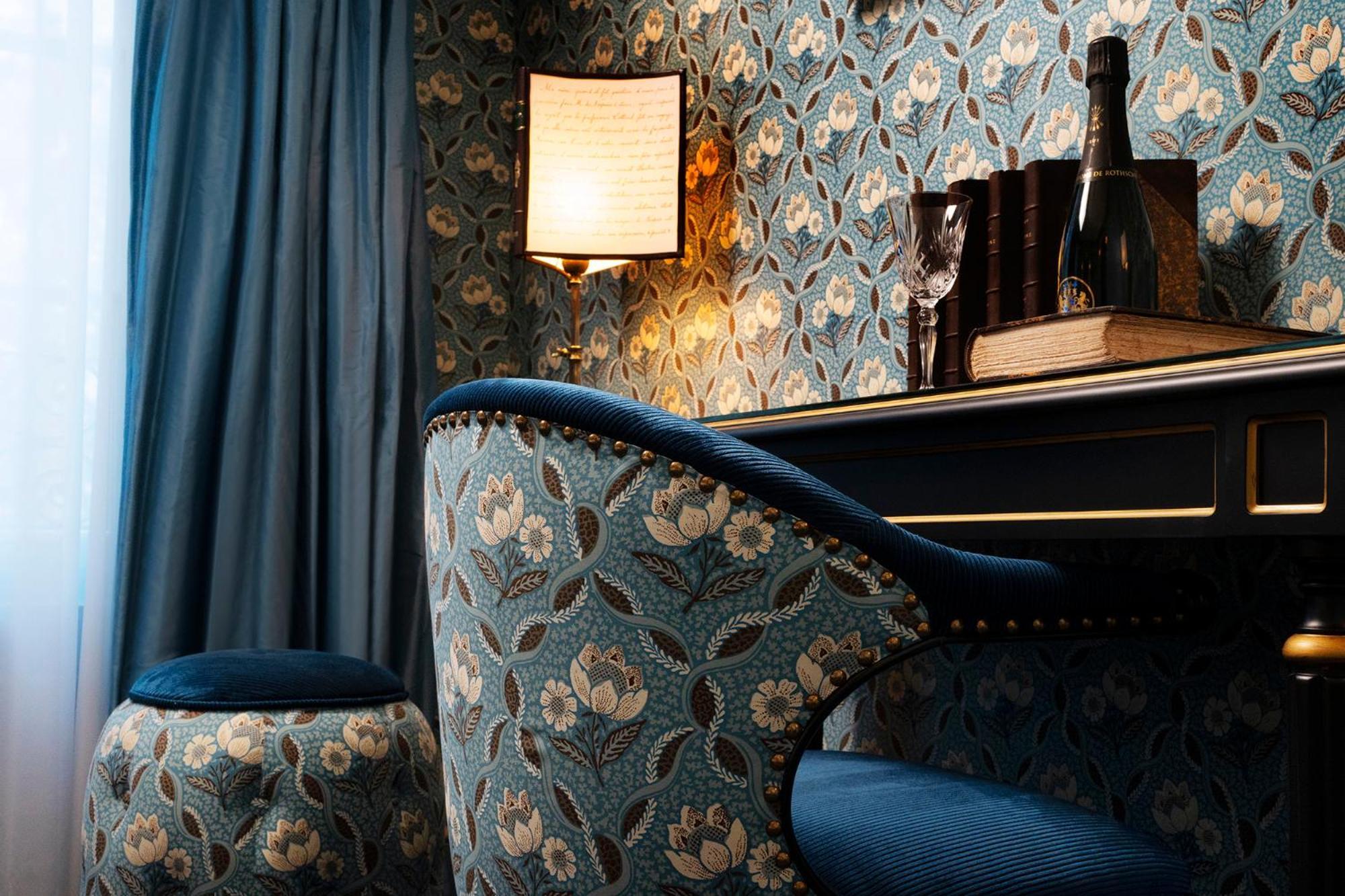 Maison Proust, & La Hotel Paris