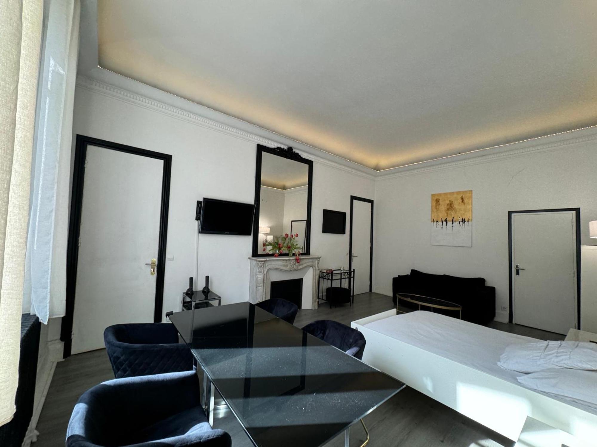 Luxe Champs Elysees & Trocadero Apartment *