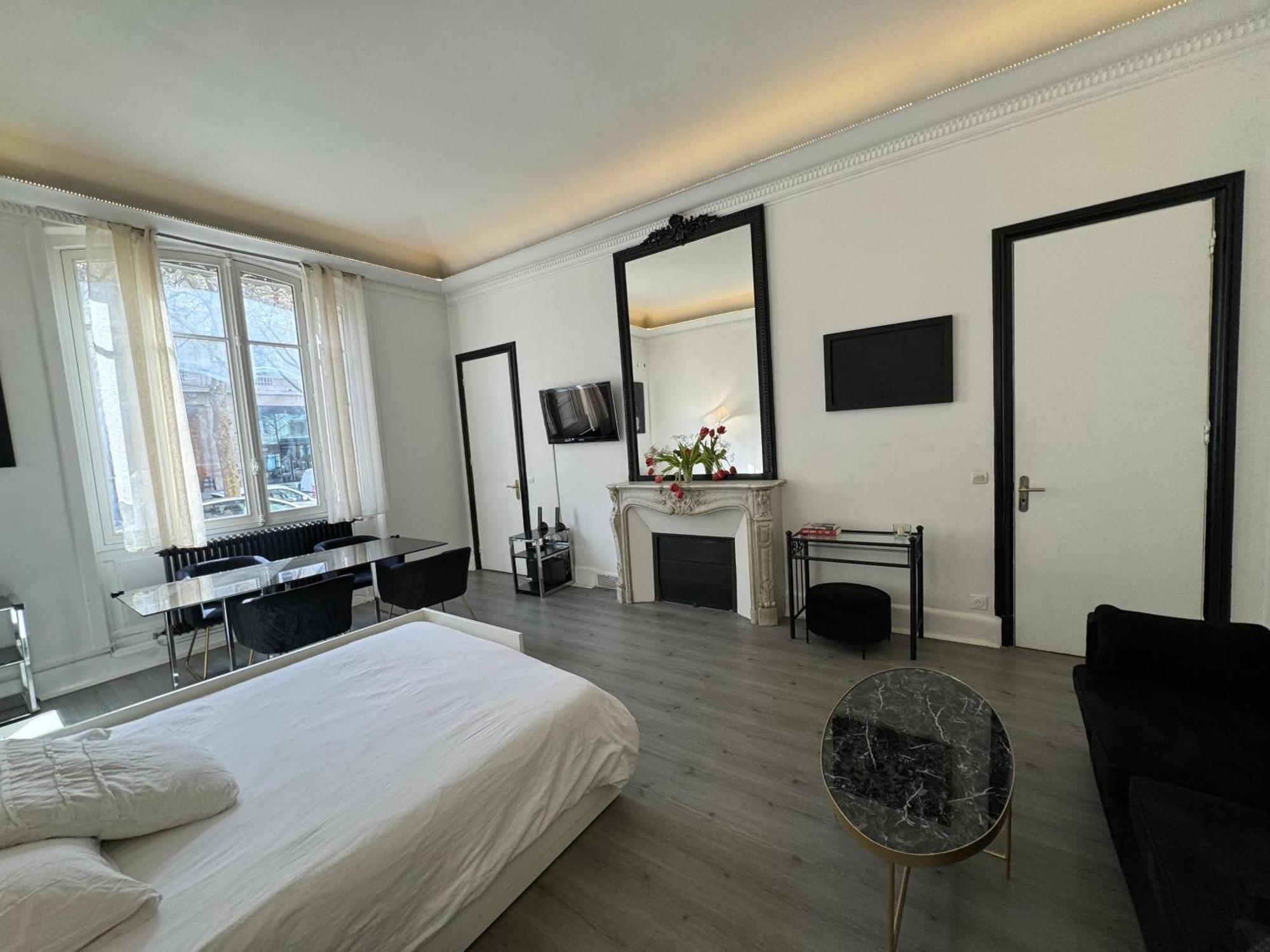 Apartment Luxe Champs Elysees & Trocadero