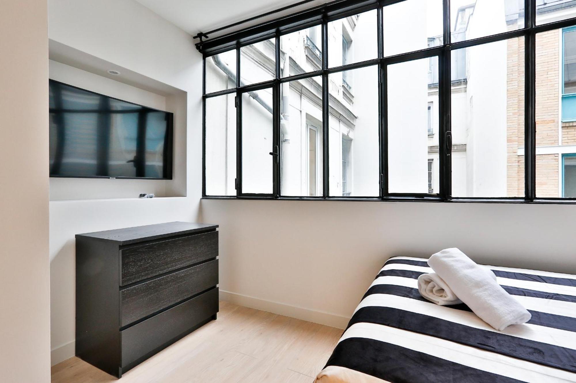 Blue Nights - Sebastopol Apartment Paris