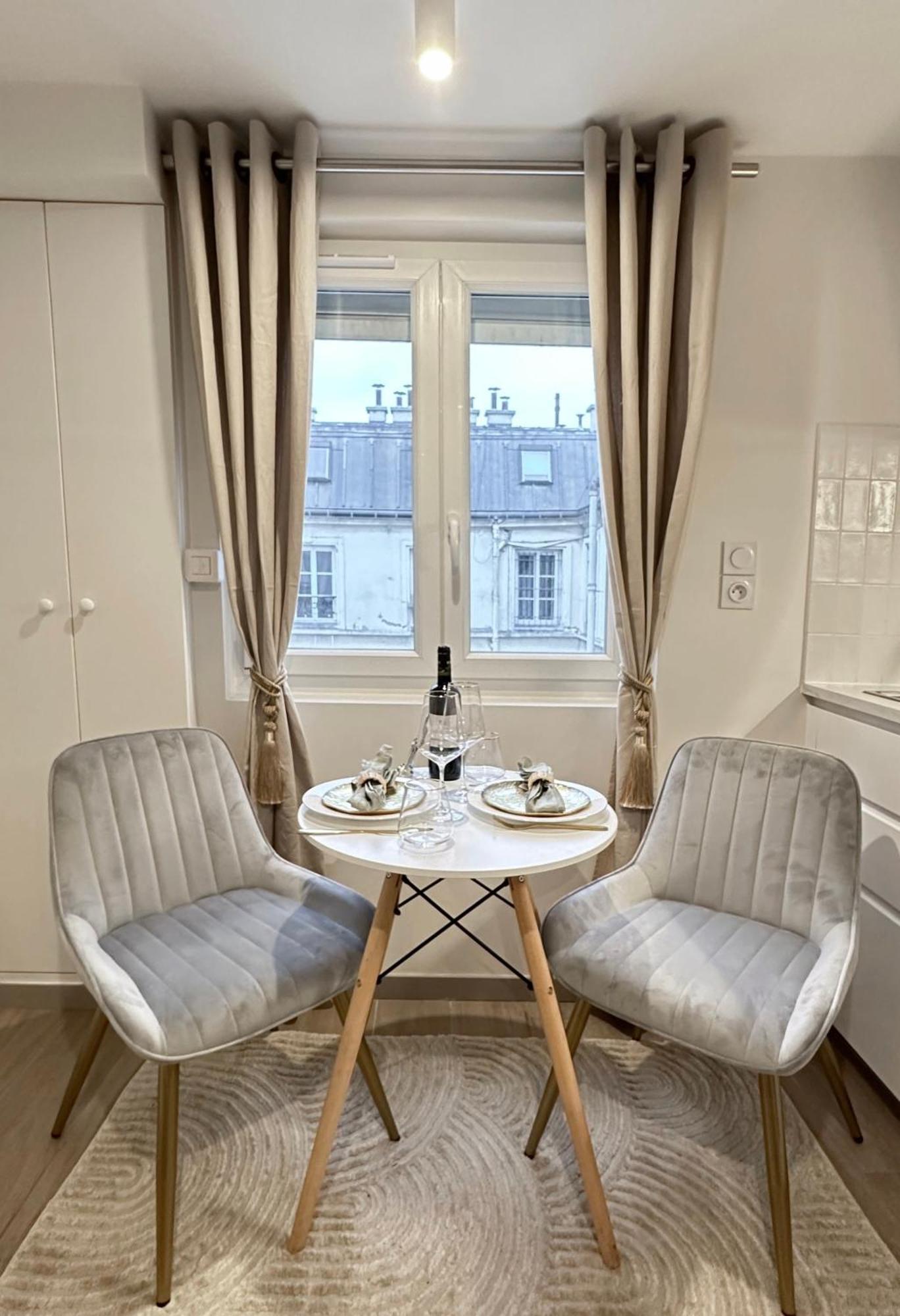 Apartment Unique In Madelaine!