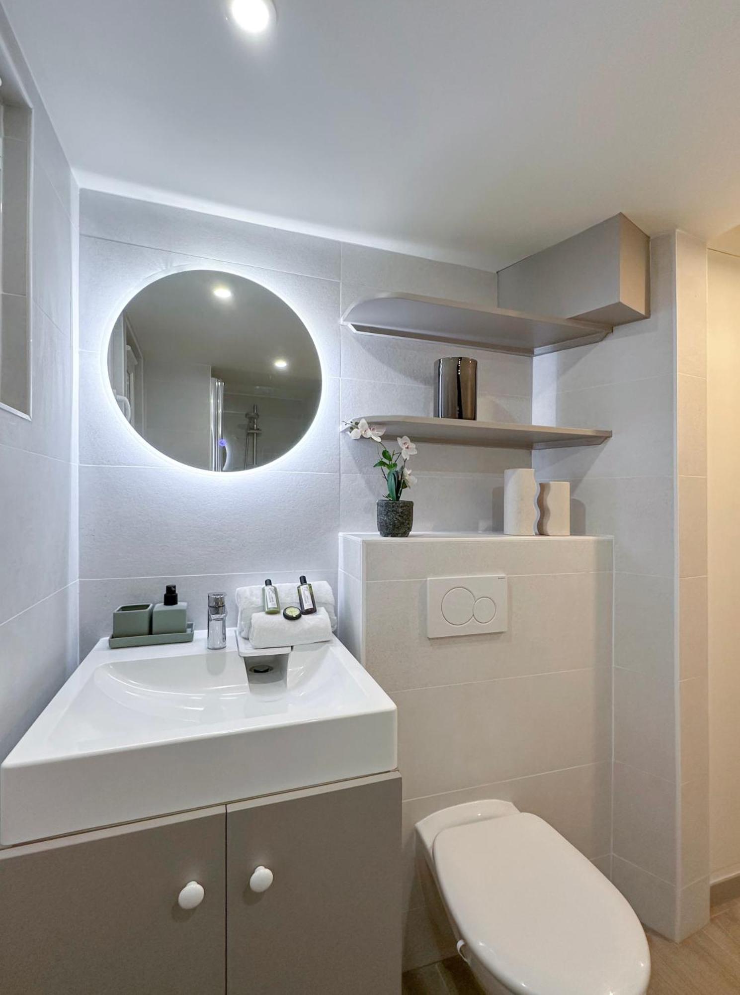 Apartment Unique In Madelaine!