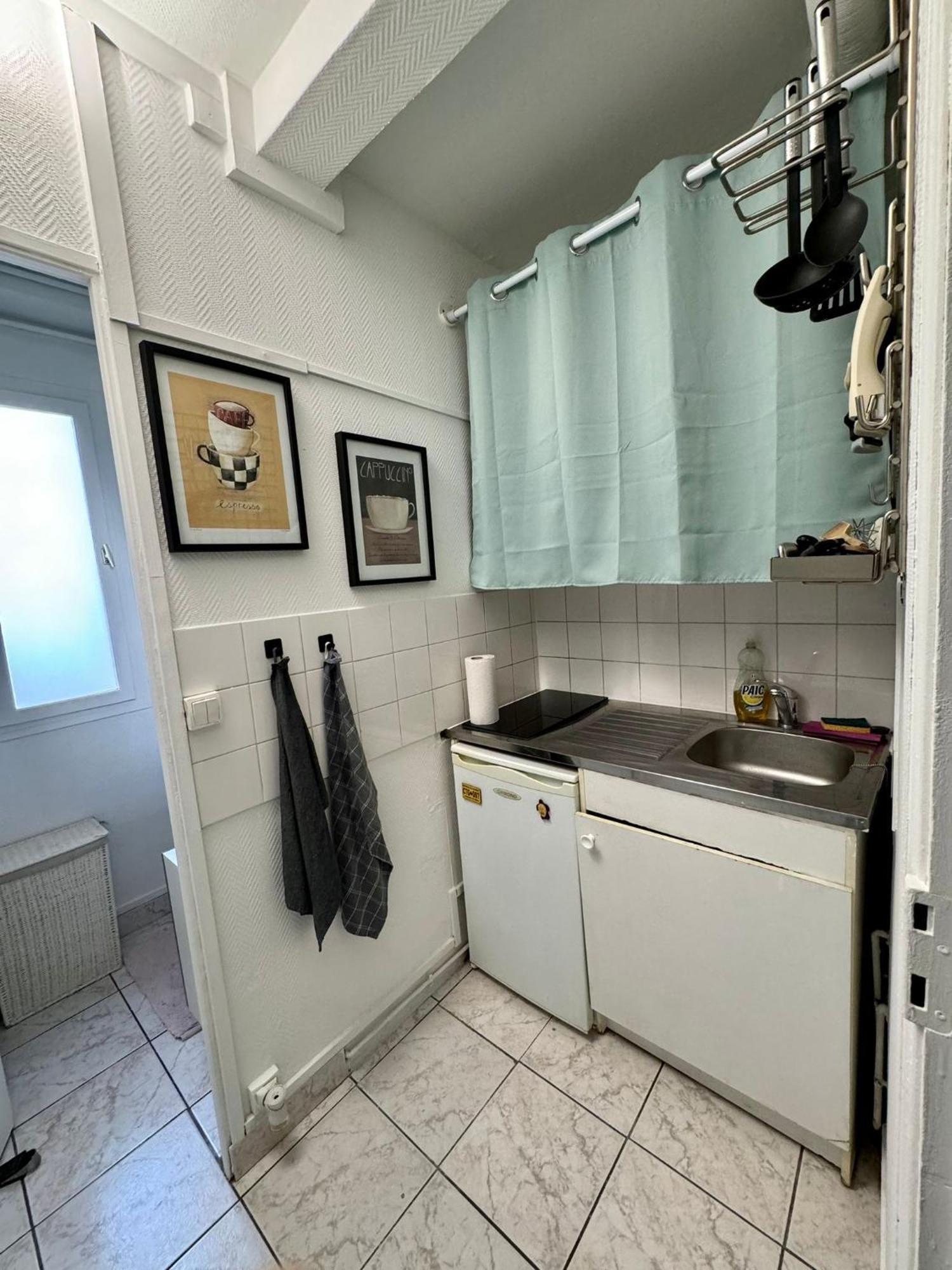 - 50m2 - Tour Eiffel Appartement *