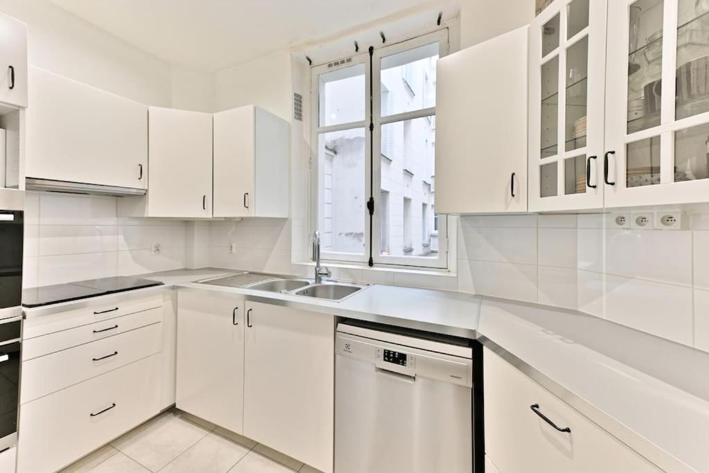 Haussmannien 17eme Arrondissement Apartment Paris