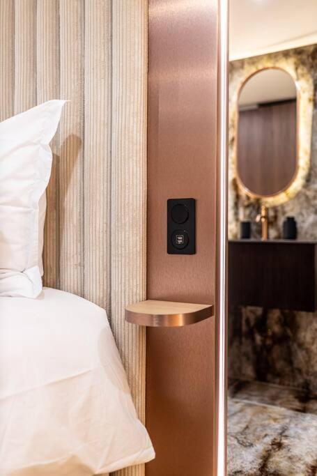 B Luxe Triplex, Cinema Near Place Des Vosges Ac Apartment Paris