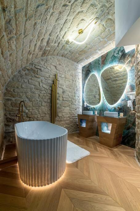 B Luxe Triplex, Cinema Near Place Des Vosges Ac Apartment *