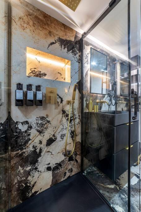 B Luxe Triplex, Cinema Near Place Des Vosges Ac Apartment