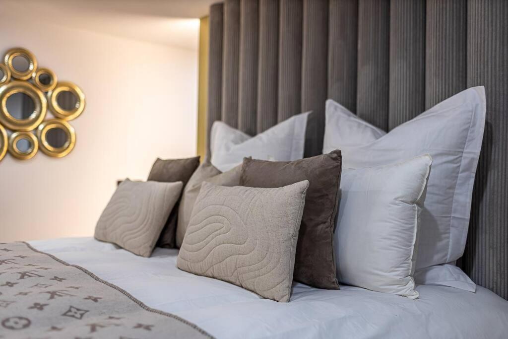 B Luxe Triplex, Cinema Near Place Des Vosges Ac Apartment Paris