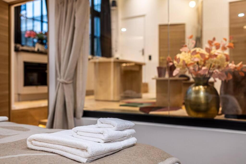 Apartment B Luxe Triplex, Cinema Near Place Des Vosges Ac