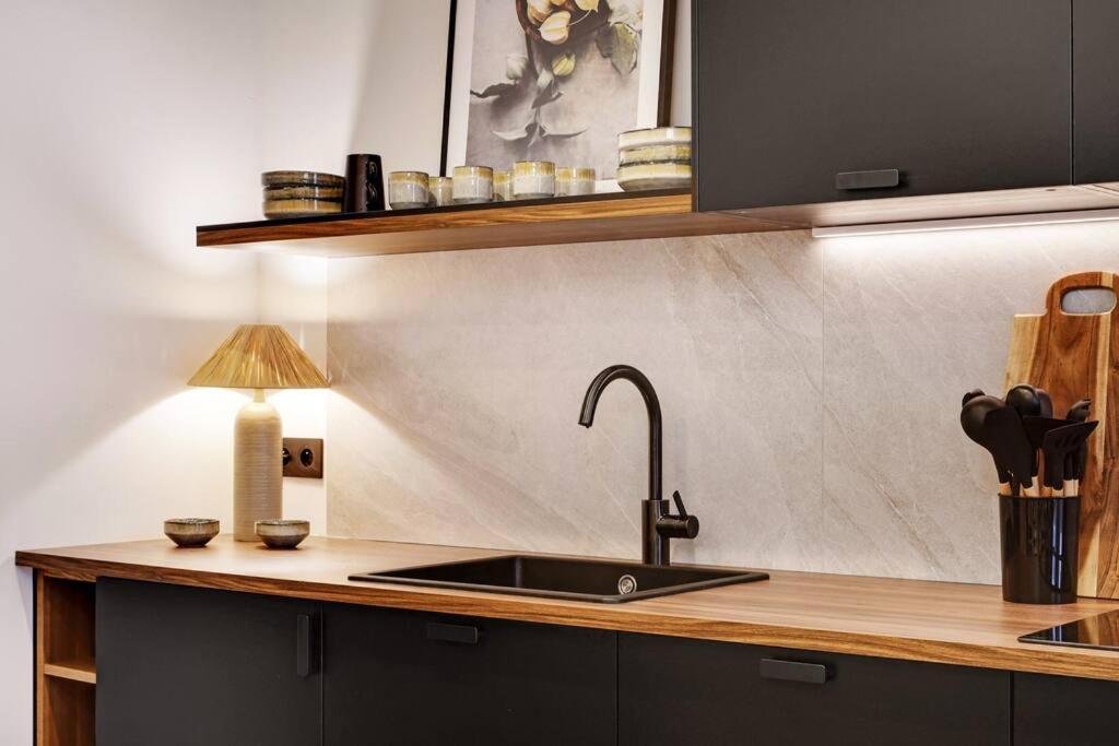 De Luxe 2bdr/7p - Louvre/tuileries Apartment *