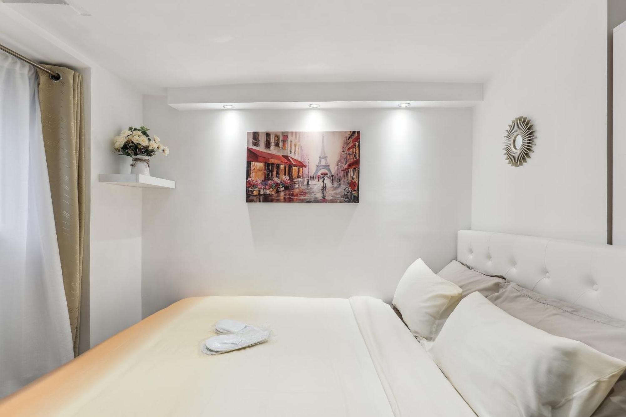Bel Pres De Notre Dame De Lorette By Weekome Guest house Paris