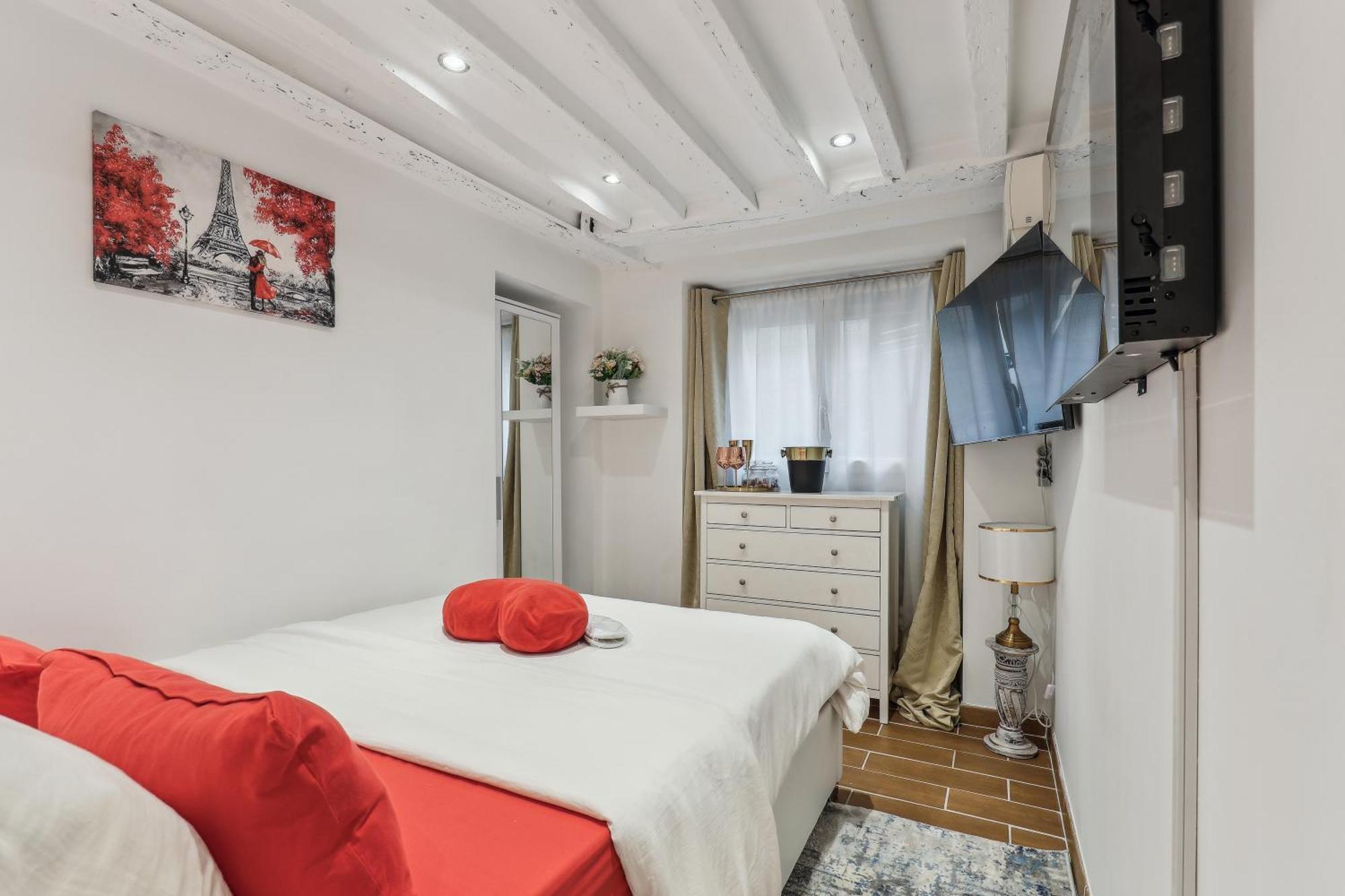 Bel Pres De Notre Dame De Lorette By Weekome Guest house *
