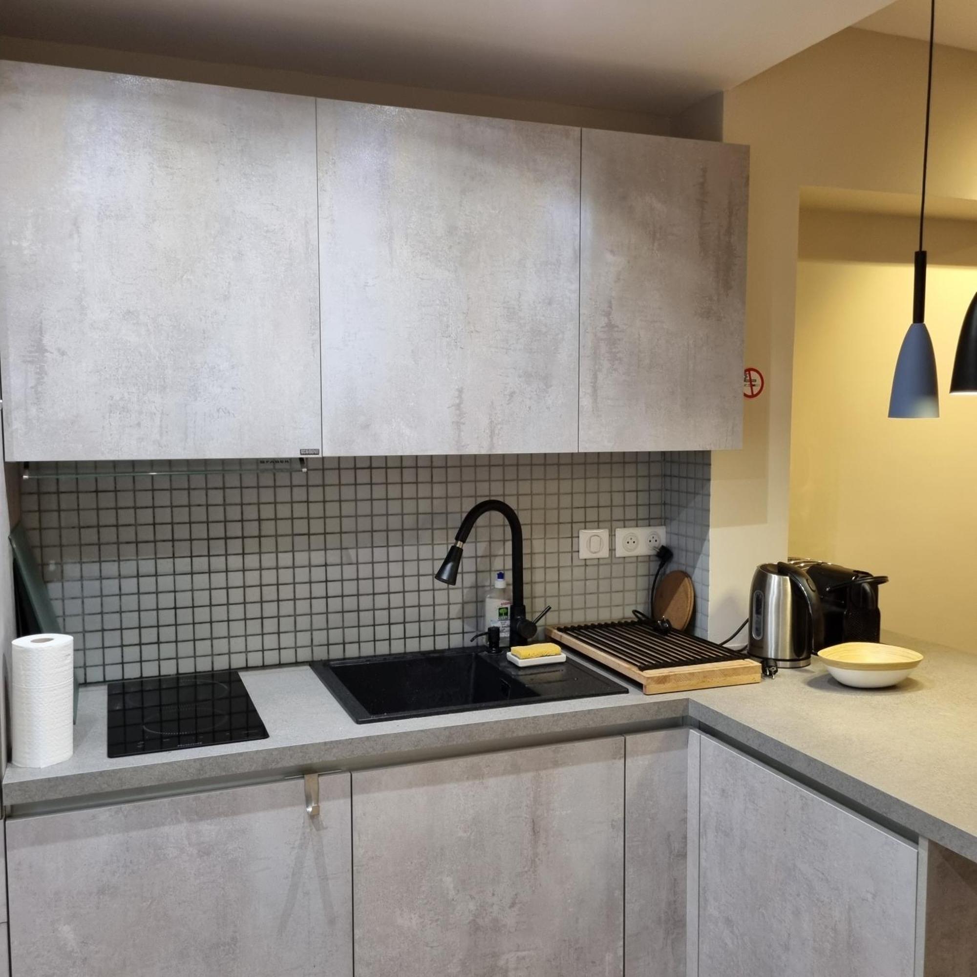 Apartment 15 *
