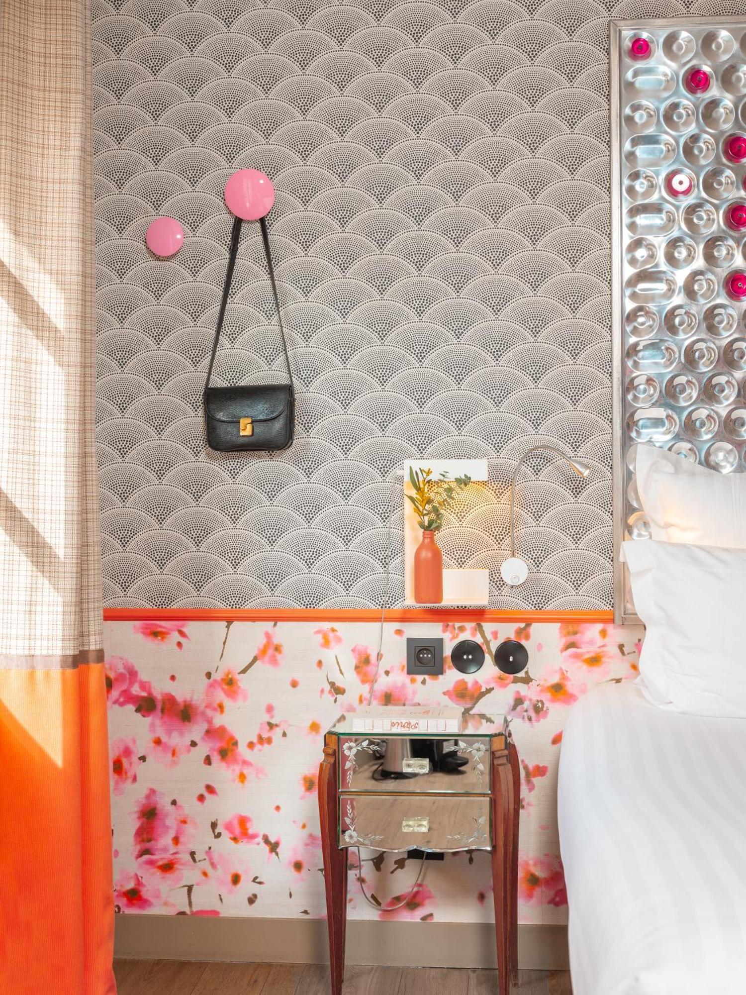 Crayon Rouge Paris