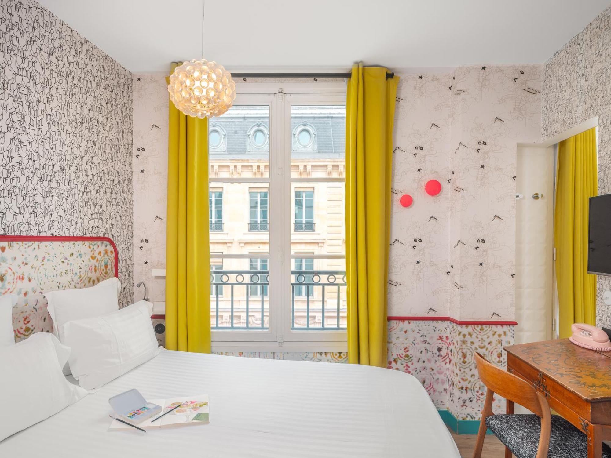 Crayon Rouge Paris