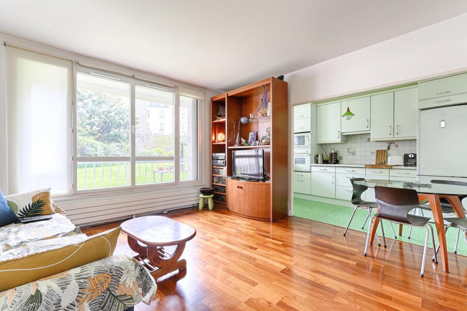 Residor - Superb In The Heart Of Paris