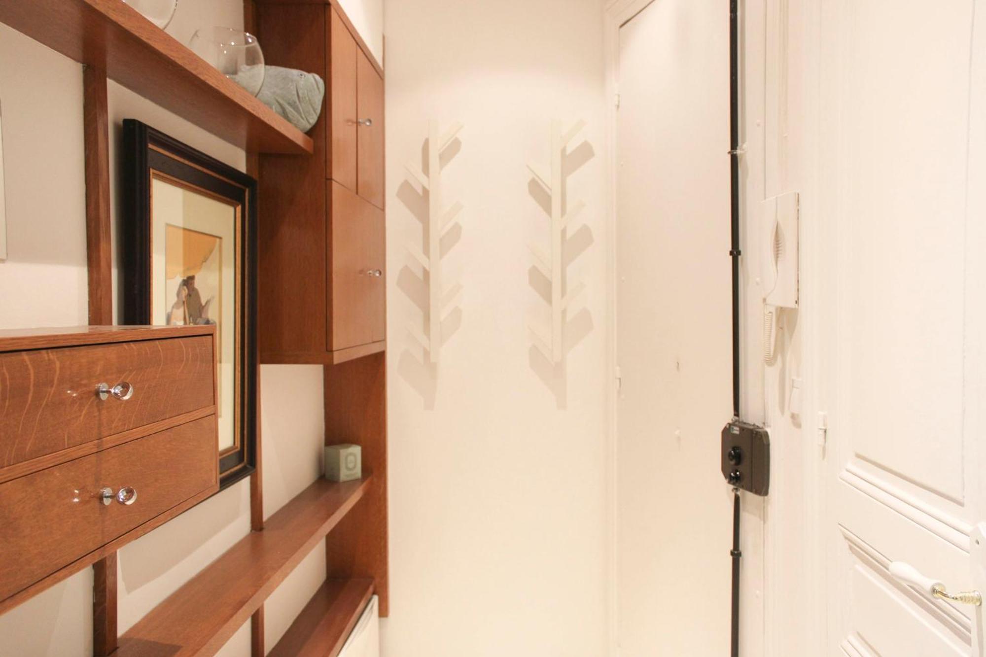 Beautiful Renovated In Apartment