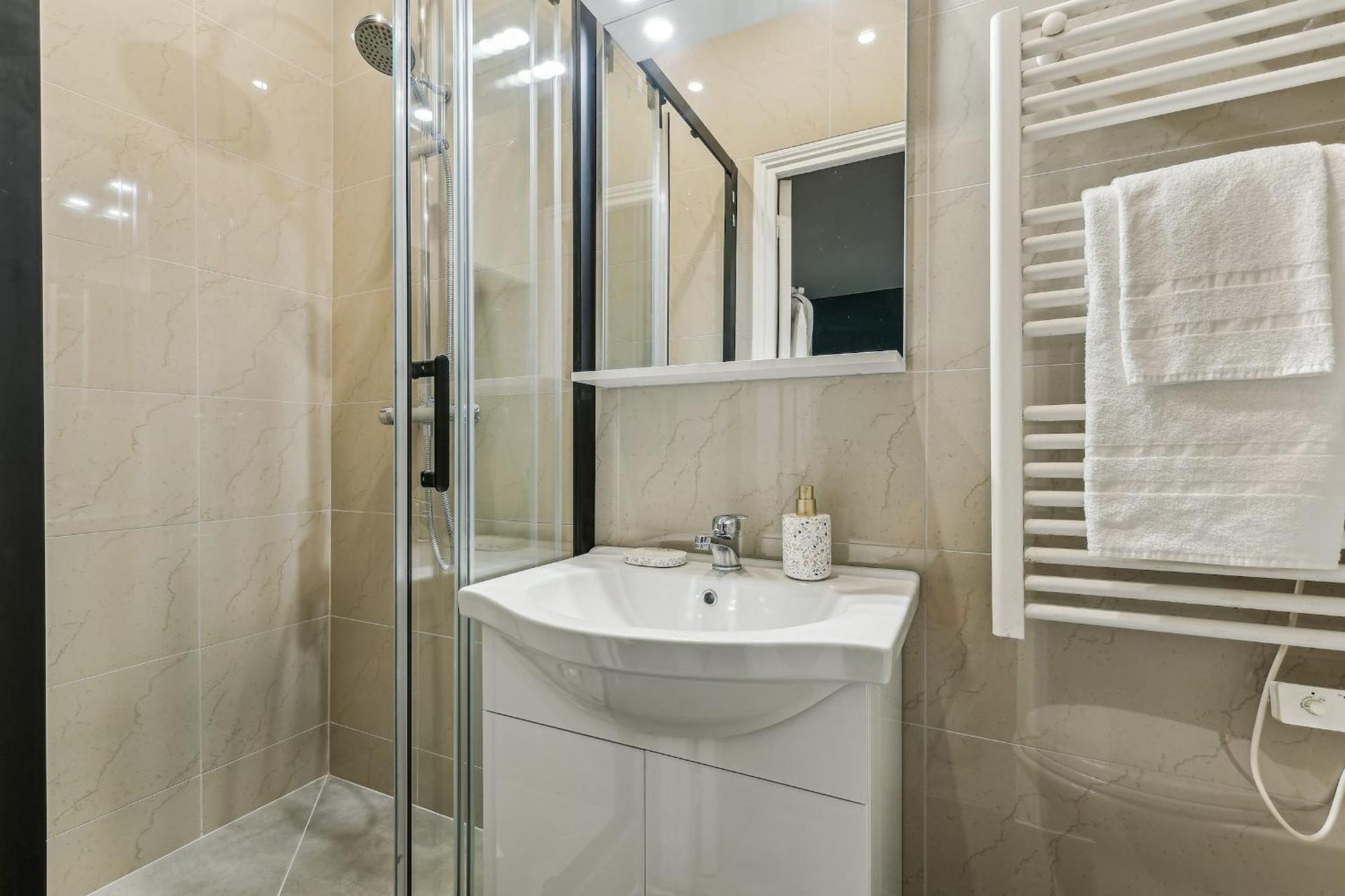 Quartier Cosy 1br Appartement *