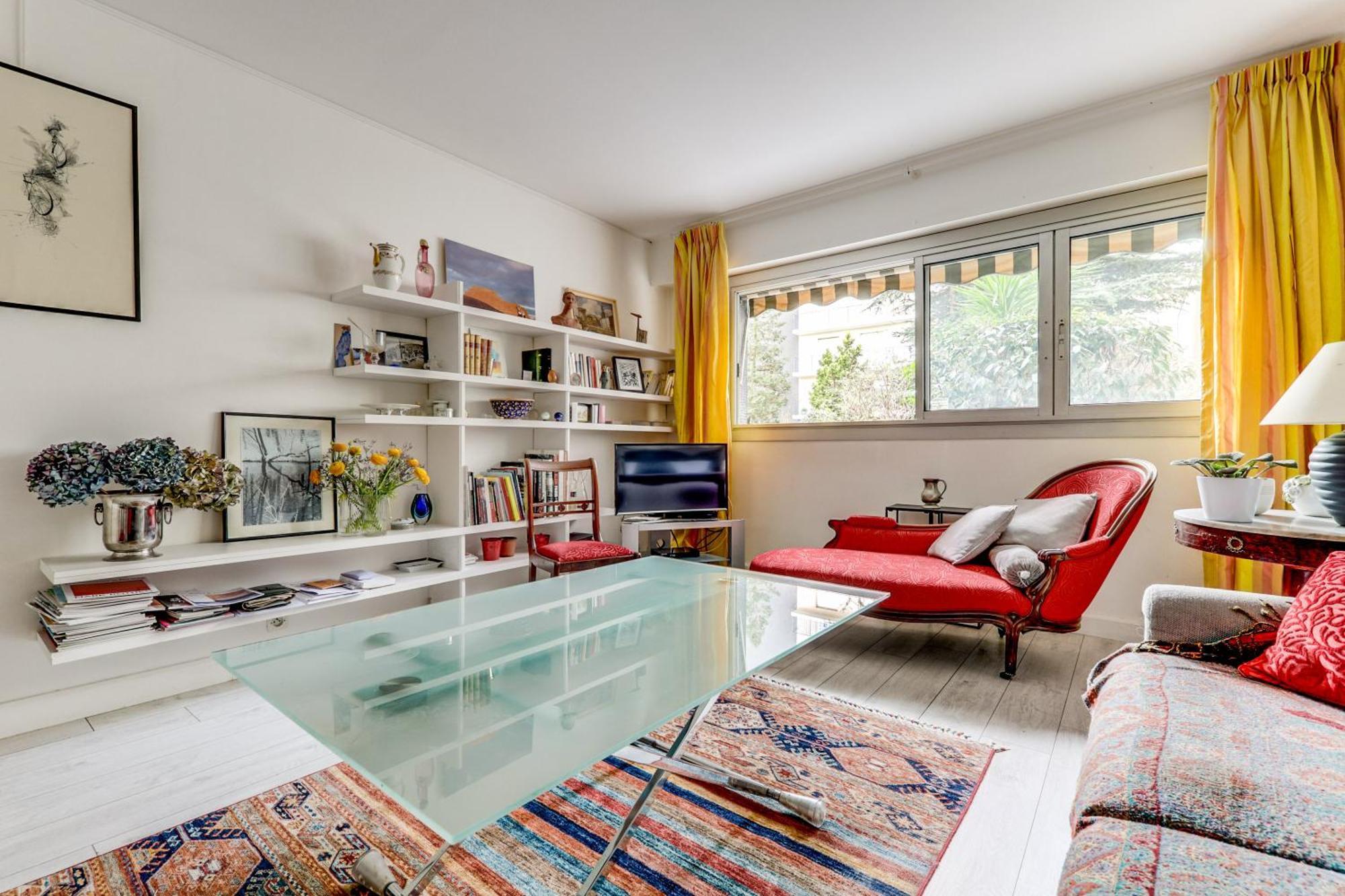 Appartement Spacieux Dans Un Quartier Paisible *