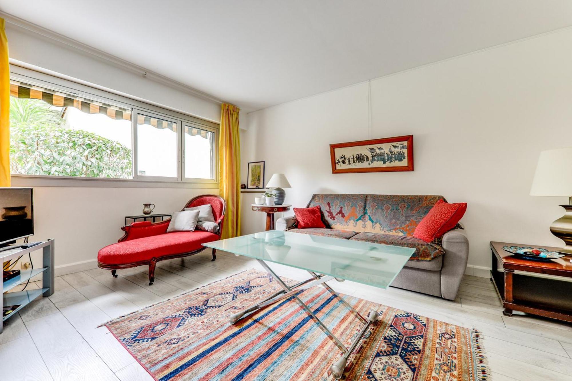 Spacieux Dans Un Quartier Paisible Appartement *
