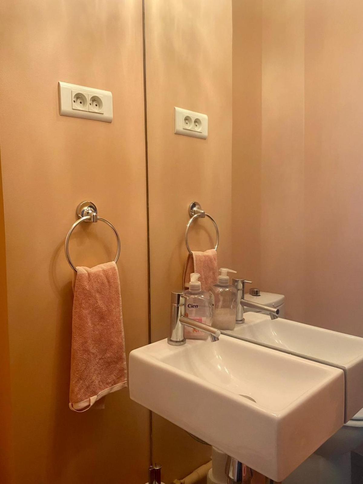 Appartement Heart Of Marais Calm And Charming New Paris