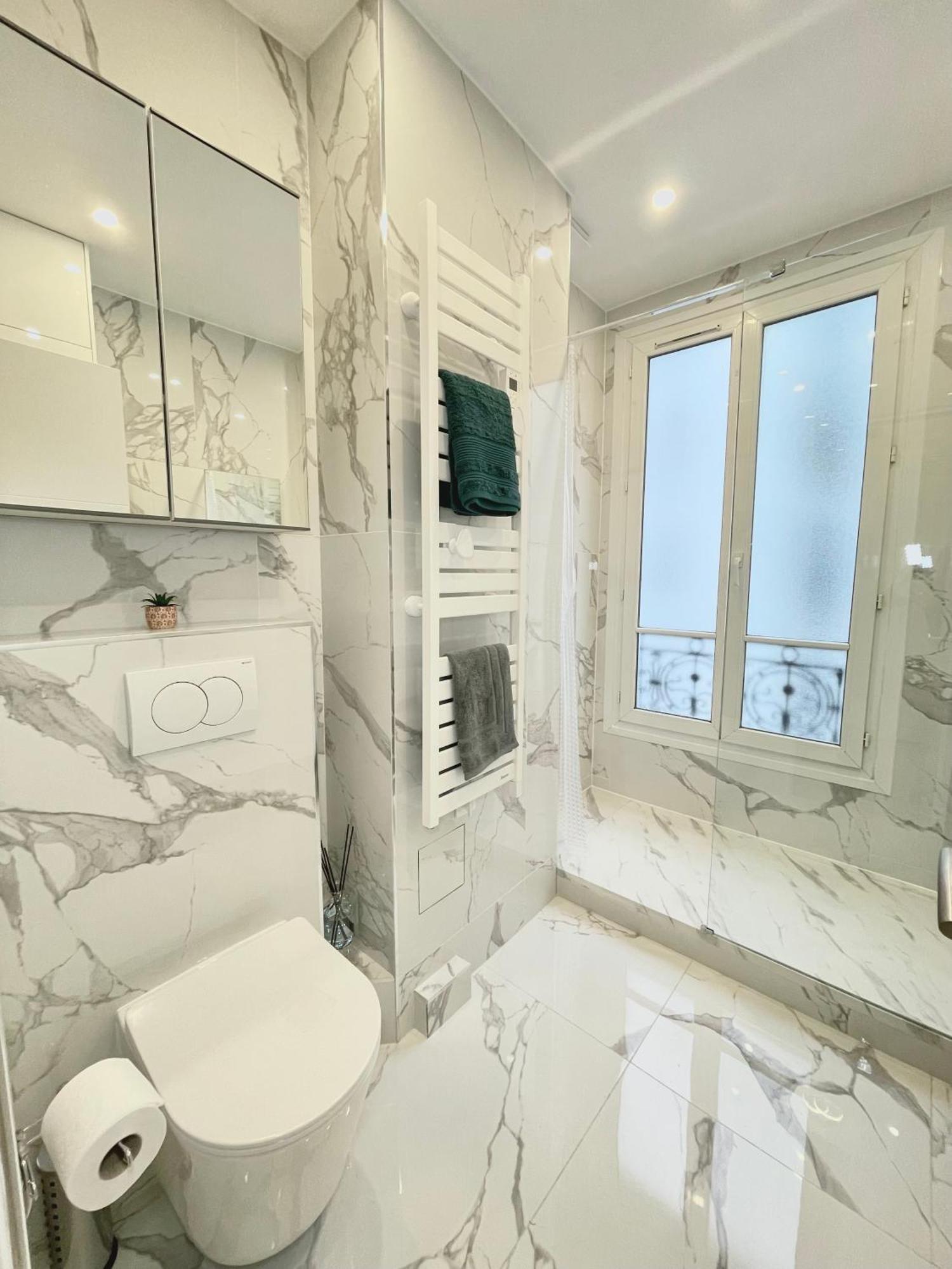 Paris-alesia Super 2 Pieces De 39m2 - Tres Cosy Pour 1 - 5 Personnes Totalement Refait A Neuf -entire Luxurious And Warm -paris Alesia 14eme - Proche Aeroport Paris-orly - Parc Des Expositions Porte De Versailles Free Wifi Gratu Apartment *