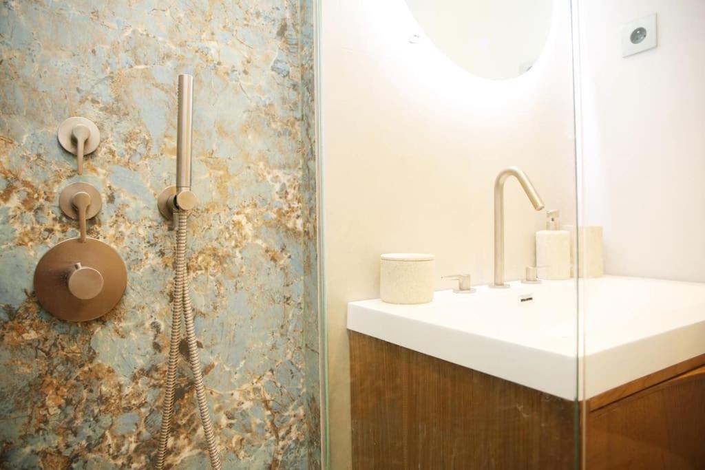 Experience Parisienne En Plein Coeur Du Marais Appartement