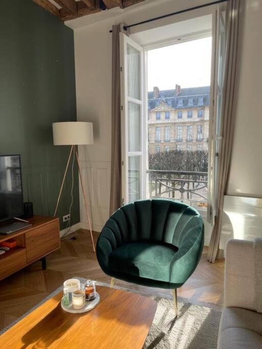 Au Coeur Du Marais Apartment