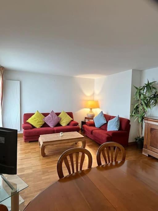 Un Ptit Soleil A Apartment Paris