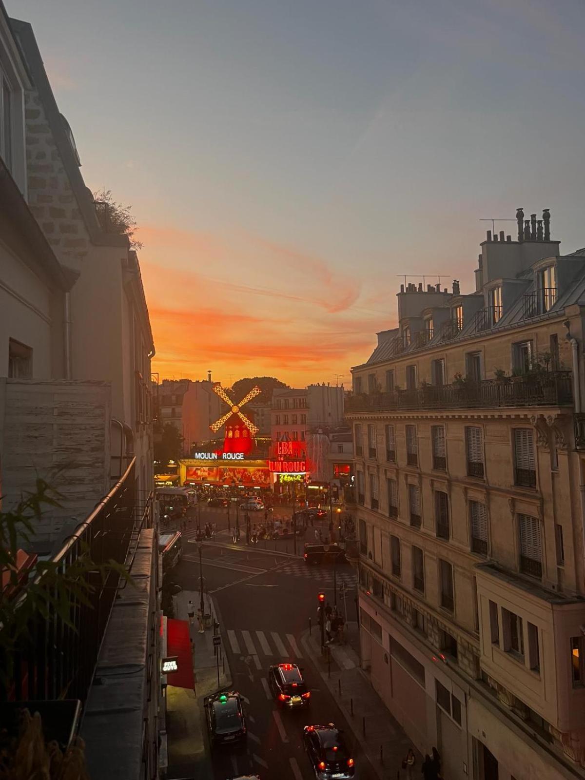 Appartement Vue Moulin Rouge Paris
