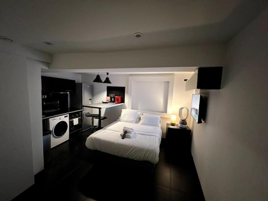 St Michel Studio Apartment
