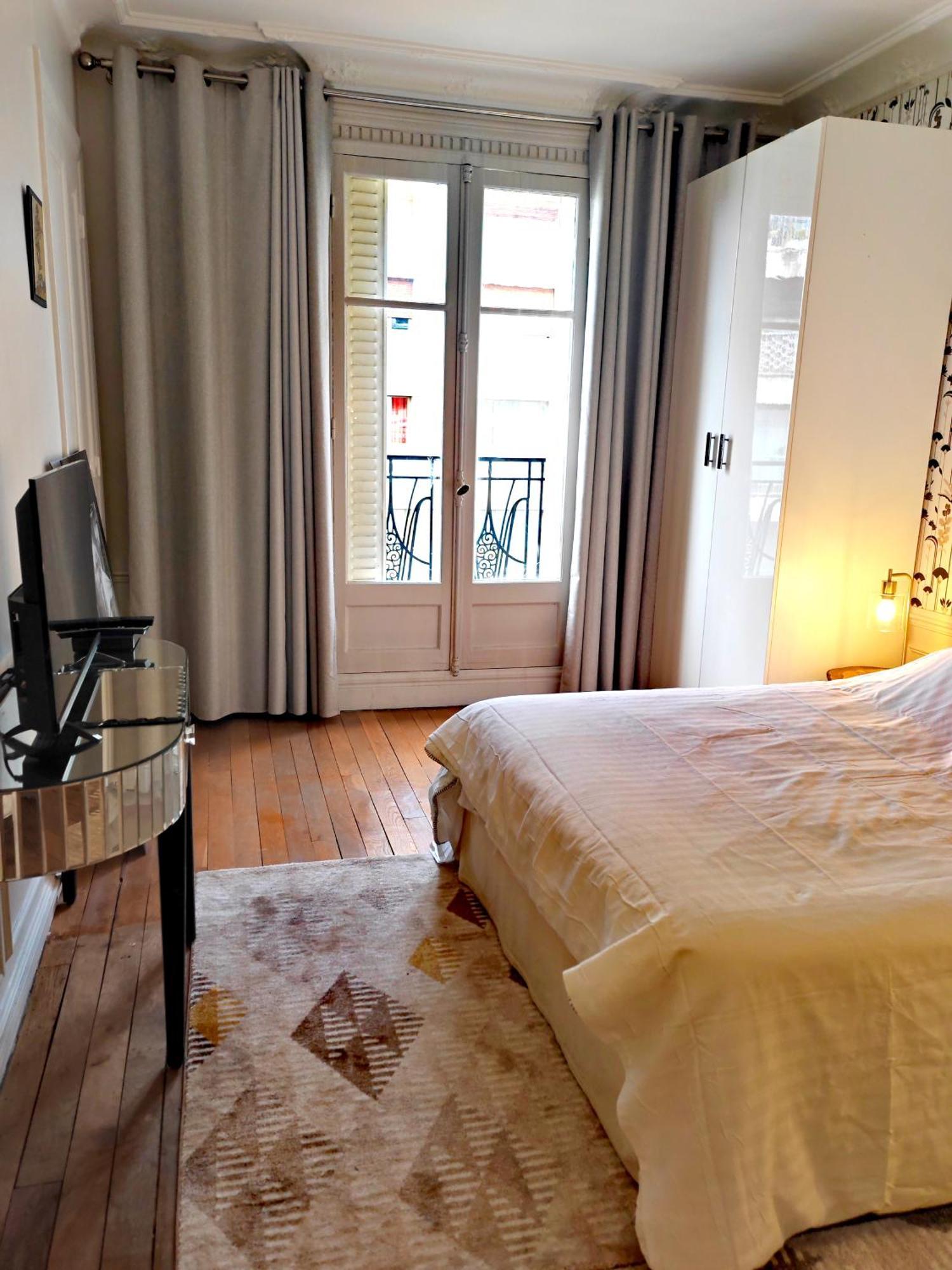 Grand 16eme Apartment